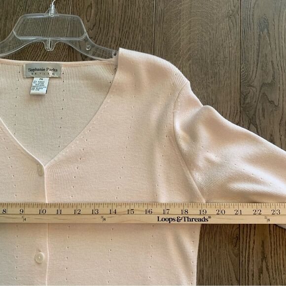 STEPHANIE PARKS SWEATER WOMEN’S MP PASTEL PINK V-NECK CARDIGAN DETAILED. - Picture 9 of 10